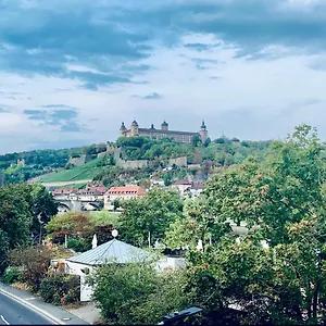 Apartment Stadtmitte, 2 Kingsize-betten, Kaffe-flat, Bis Zu 4 Personen, Balkon, Würzburg